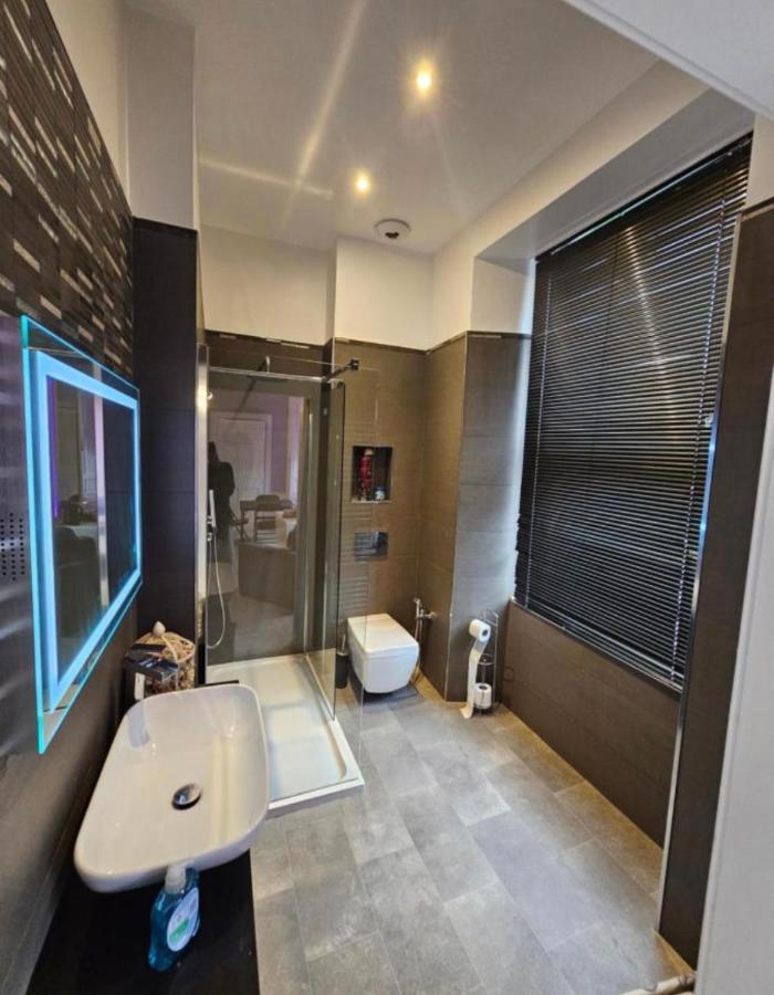 Accommodatie bij particulieren Luxury Family With Private Bathroom In The Heart Of