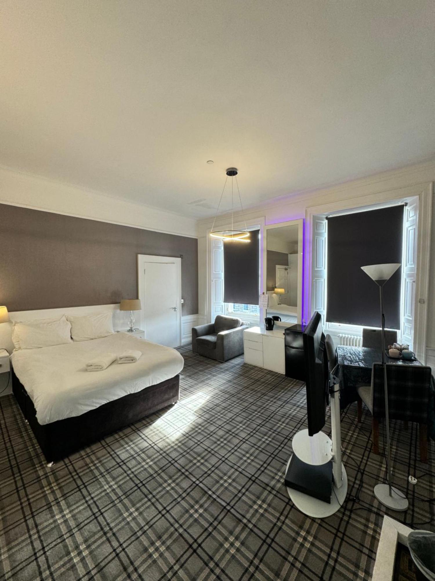 Accommodatie bij particulieren Luxury Family With Private Bathroom In The Heart Of
